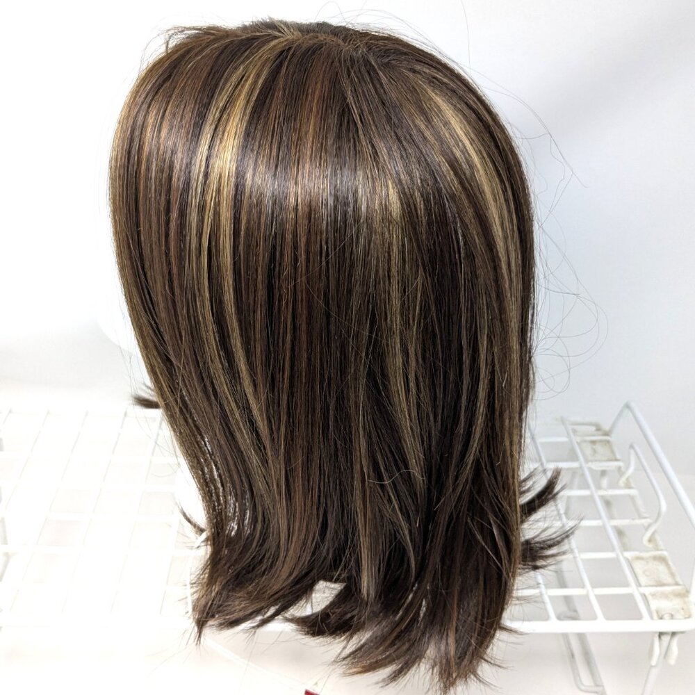 Renee of Paris Brown highlighted Bob Wig NIB Medium Length Brunette Lace front - Picture 7 of 15